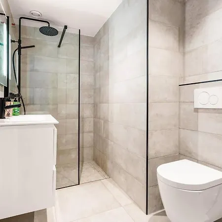 Newly Renovated Apartement! *
