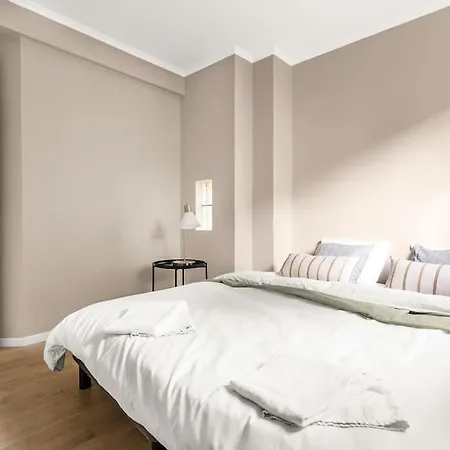 Newly Renovated Apartement! *